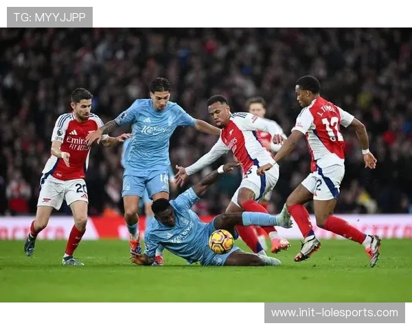 英超史上第三次打队友红牌出现,盖耶将面临三场停赛处罚 英超史上第三次打队友红牌出现,盖耶将面临三场停赛处罚