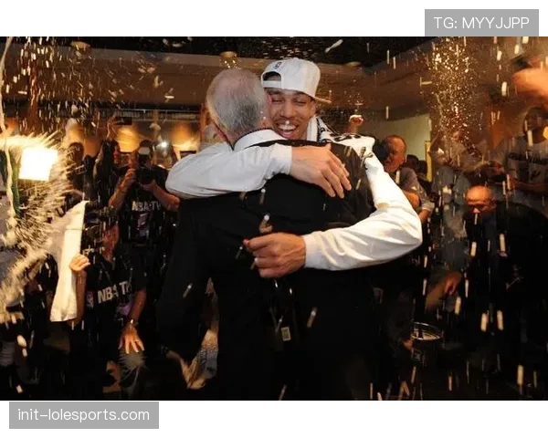 赛后更衣室：马刺队波波维奇称赞球员在传导球寻找肋部空当方面的进步